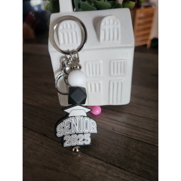 Handmade Senior 2025 Graduation Keychain – Black & White Beaded - Picture 1 of 1